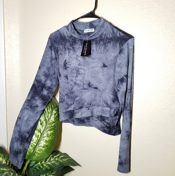 Fashion Nova Tops - NWT. Fashion Nova crop top 1XL